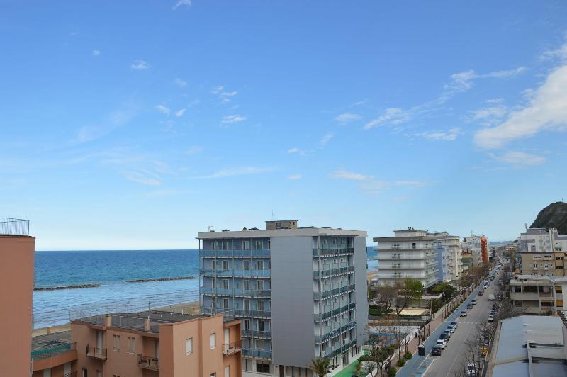 Hotel Caesar Pesaro Exterior foto