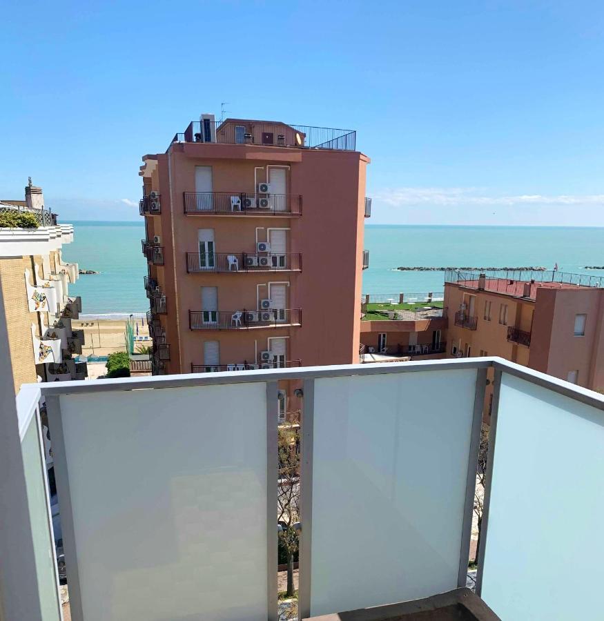 Hotel Caesar Pesaro Exterior foto