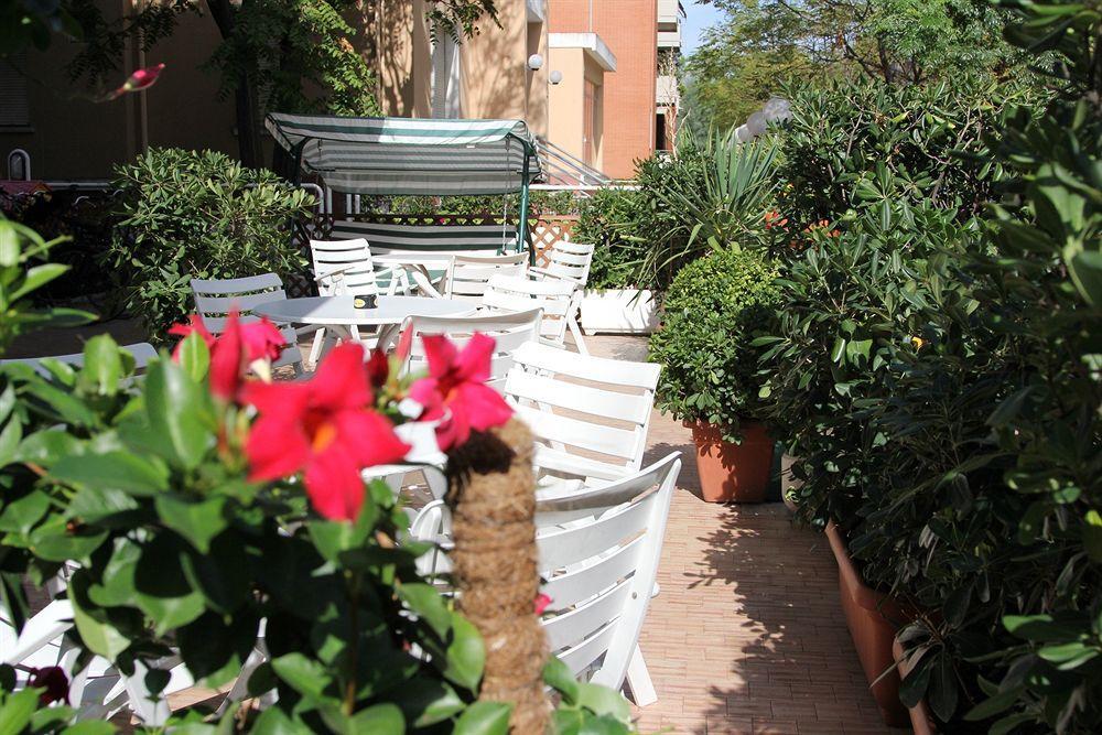 Hotel Caesar Pesaro Exterior foto