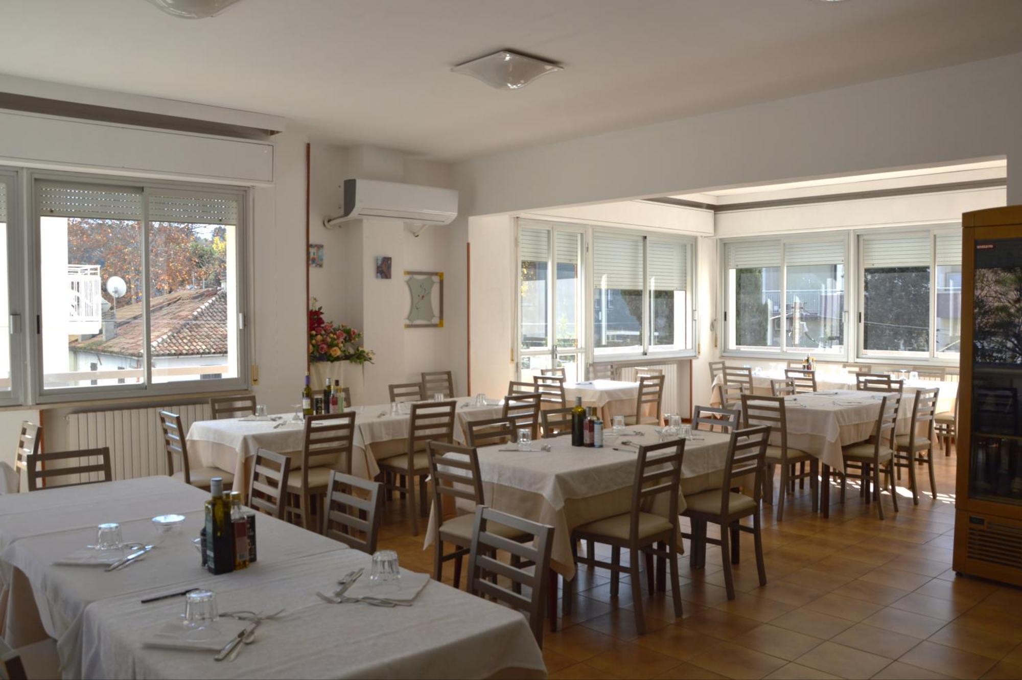Hotel Caesar Pesaro Exterior foto